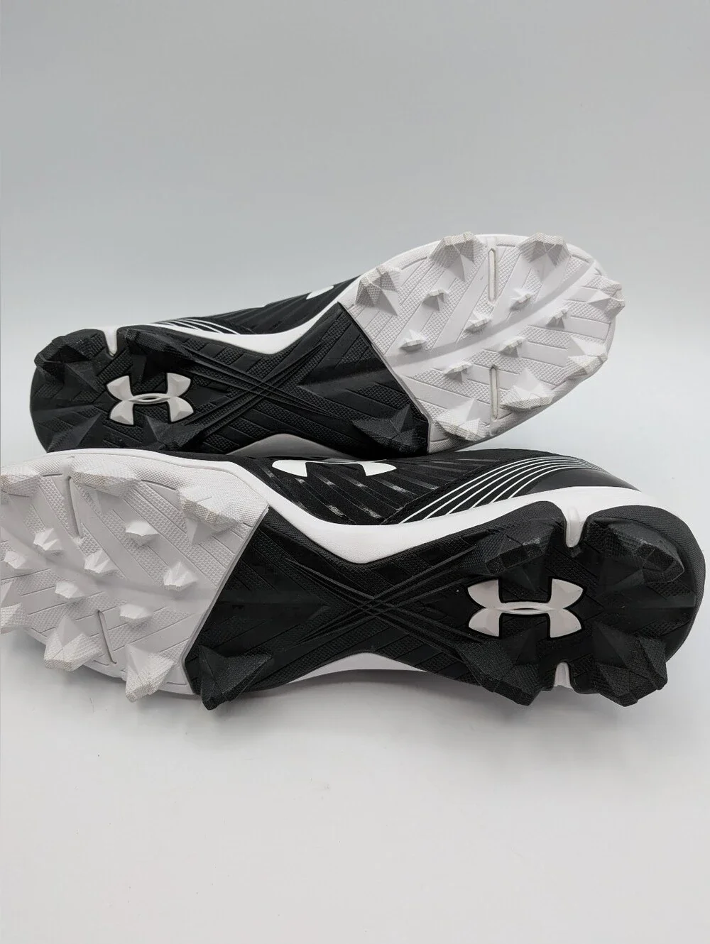 UA - Under Armour - Glyde RM Cleats in Black and White Sz 10-1/2 (1297334-011)